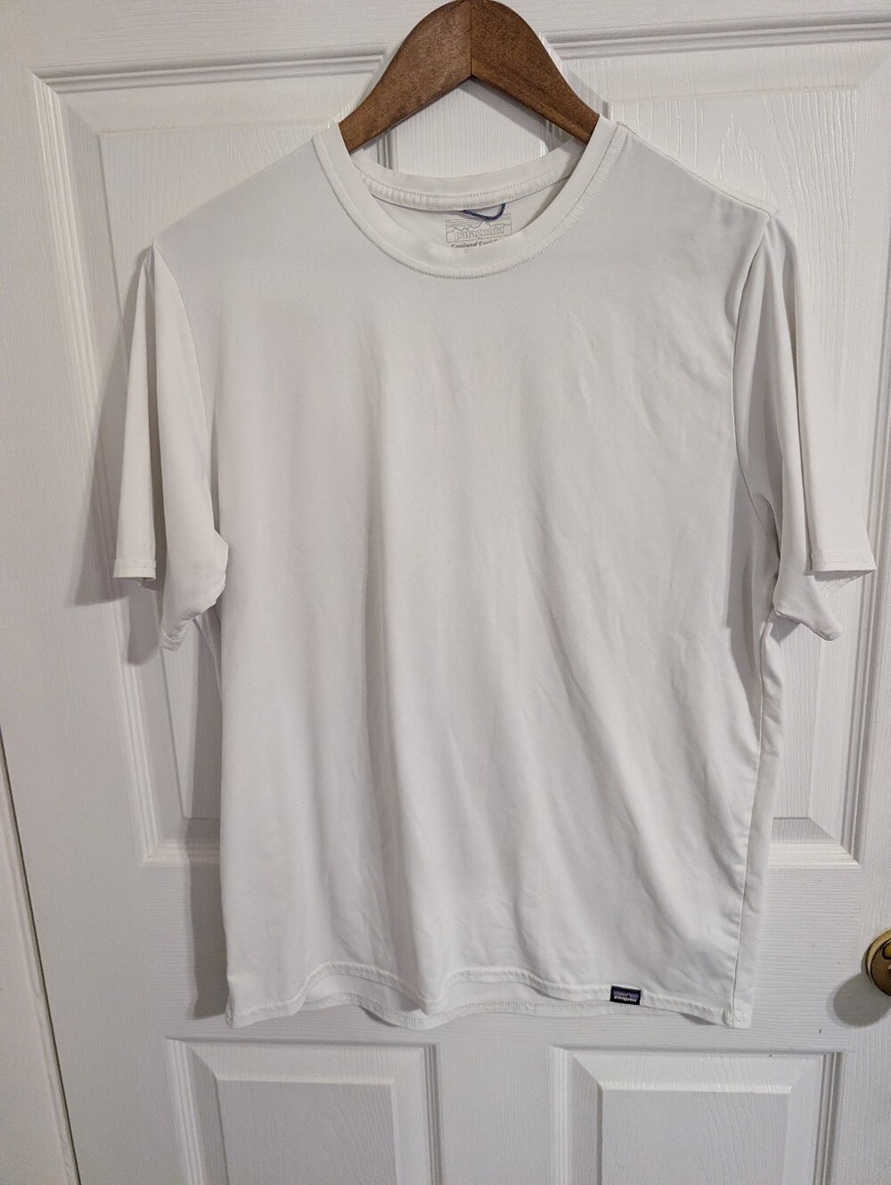 Patagonia Mens Cool Daily Shirt White Short Sleeve Top Active Size Medium *stain
